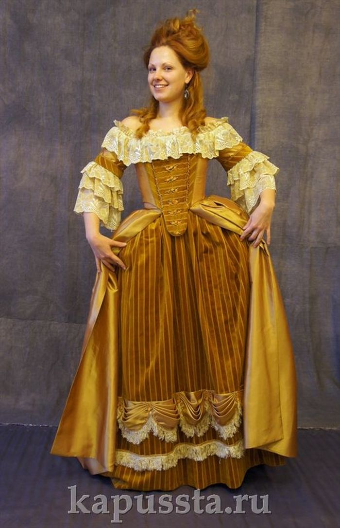 Платье барочное со светлым кружевом